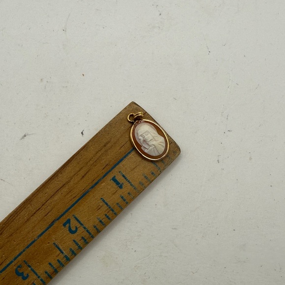 Vintage Virgin Mary Madonna Cameo Pendant Pink White Jewelry Mini - Picture 6 of 8